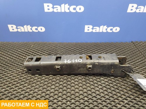 Кронштейн бампера правый