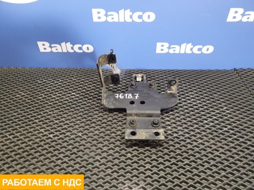 Кронштейн ускорительного клапана