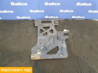 Кронштейн брызговика правый