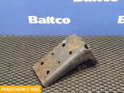 Кронштейн переднего амортизатора