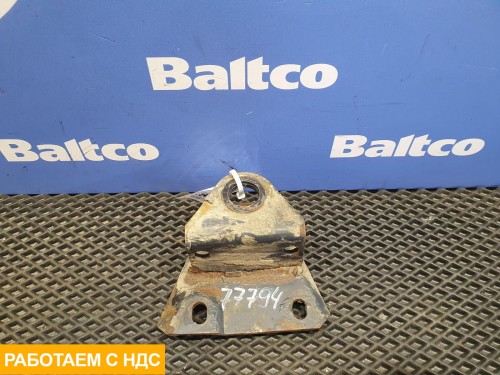 Кронштейн переднего стабилизатора правый